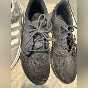 Women’s Performance Lace-Up Running Shoes - Black